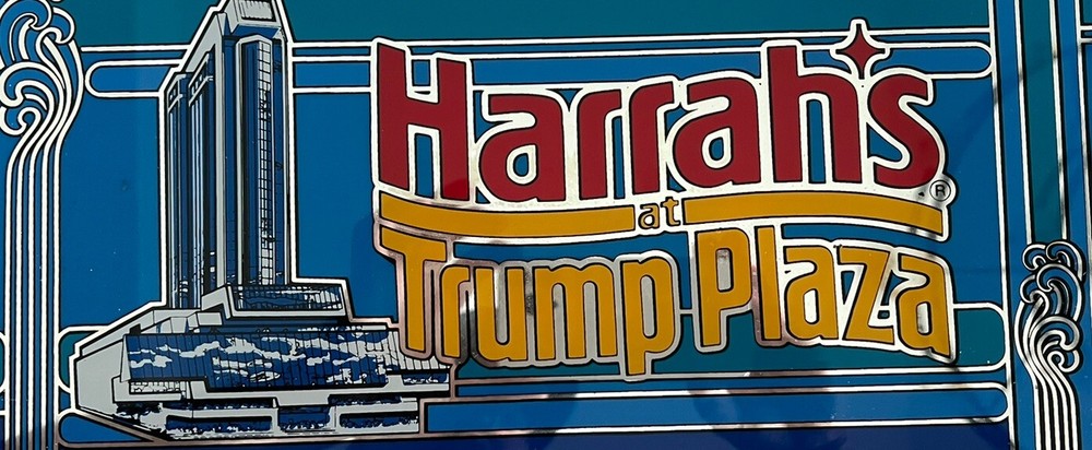 Rare Vintage Slot Machine Glass - TRUMP