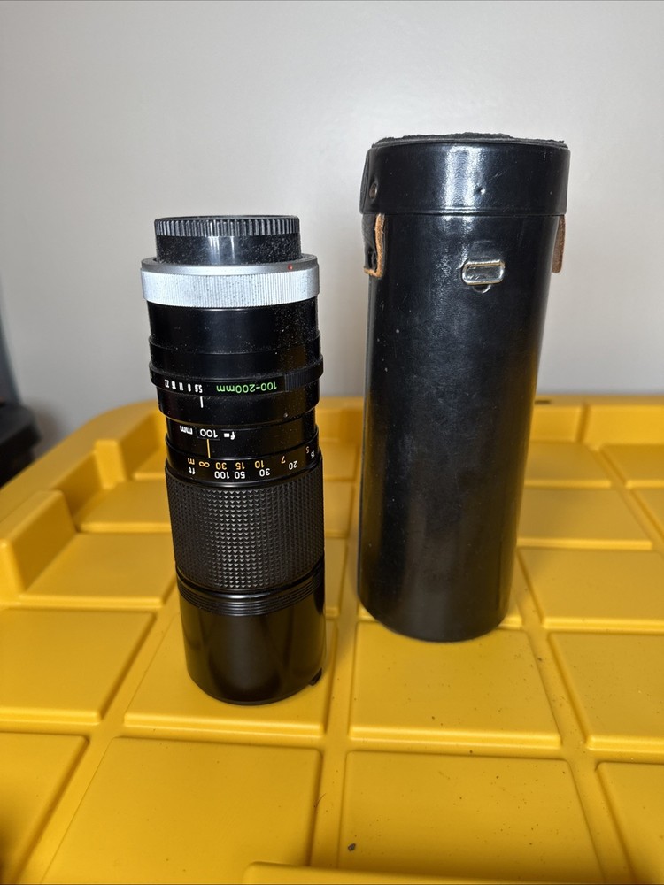 Canon FD 100-200mm f5.6 Zoom Lens with Cap Filter Case in Great Condition
