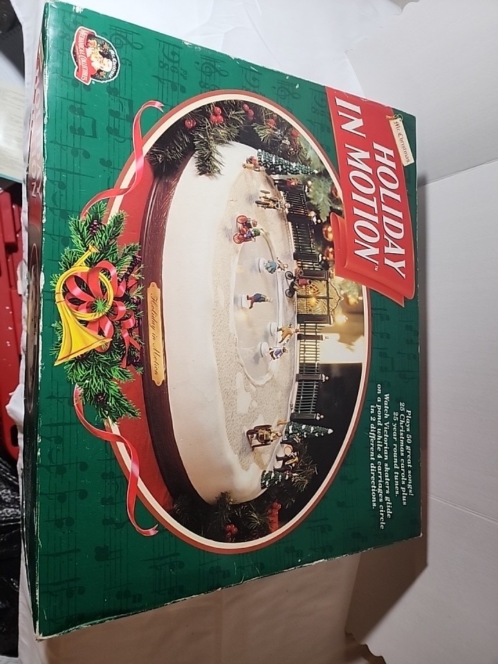 1996 Mr Christmas Holiday in Motion Animated Ice Skate Rink  Works