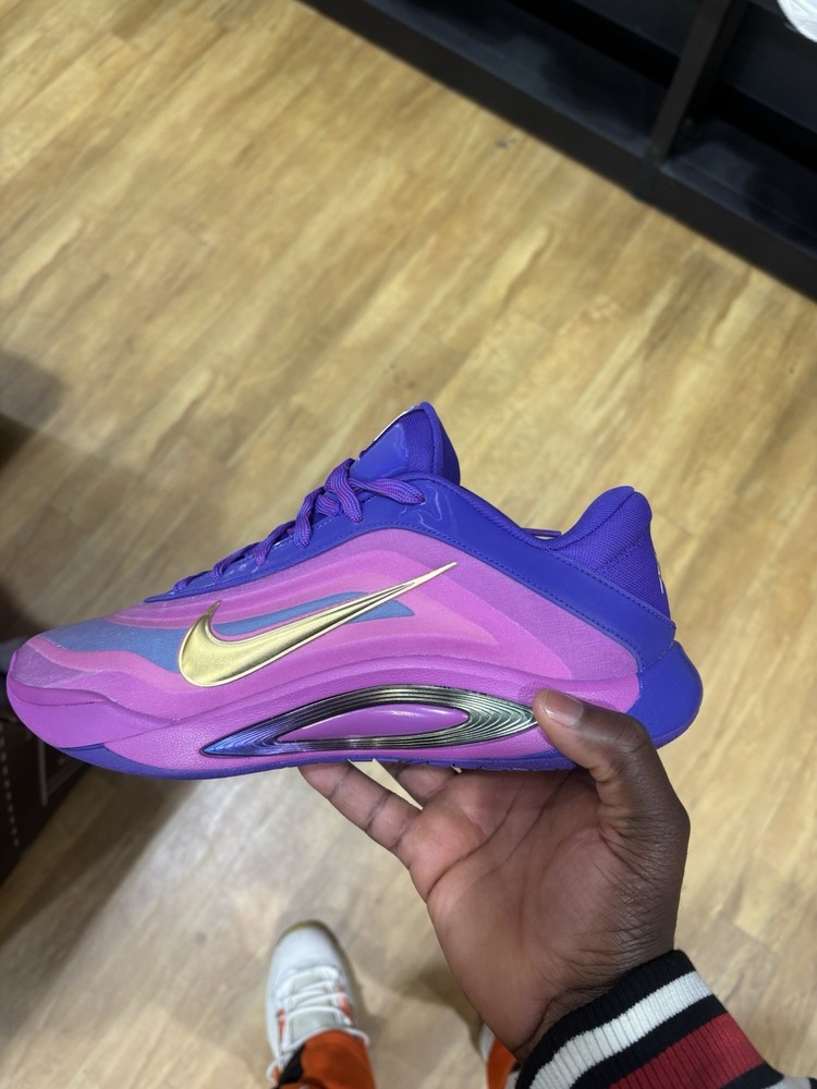 Nike Purple Pink Lace Up Low Top Men's Basketball Athletic Sneakers
