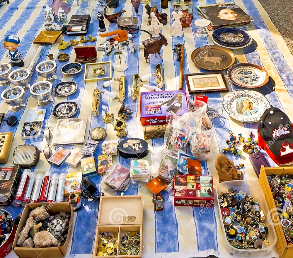 20 lbs of vintage and modern collectibles from a junk drawer lot #5TT