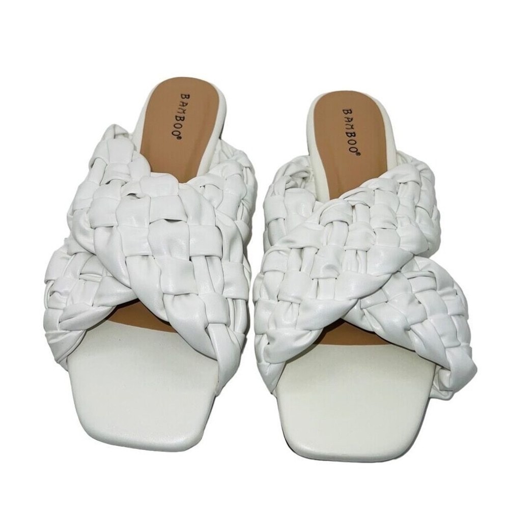 Bamboo Crisscross Straps Kick 61 Sandals White Size 7 Brand New