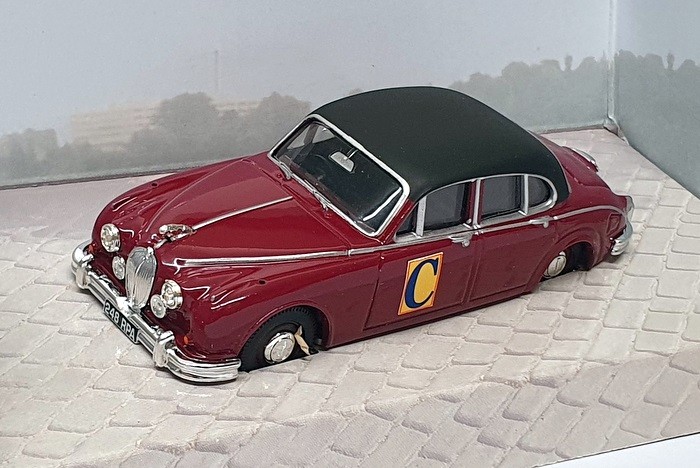 Corgi 1/43 Scale 01803 - Jaguar Mk2 Inspector Morse 1 Of 87 - Maroon/Black