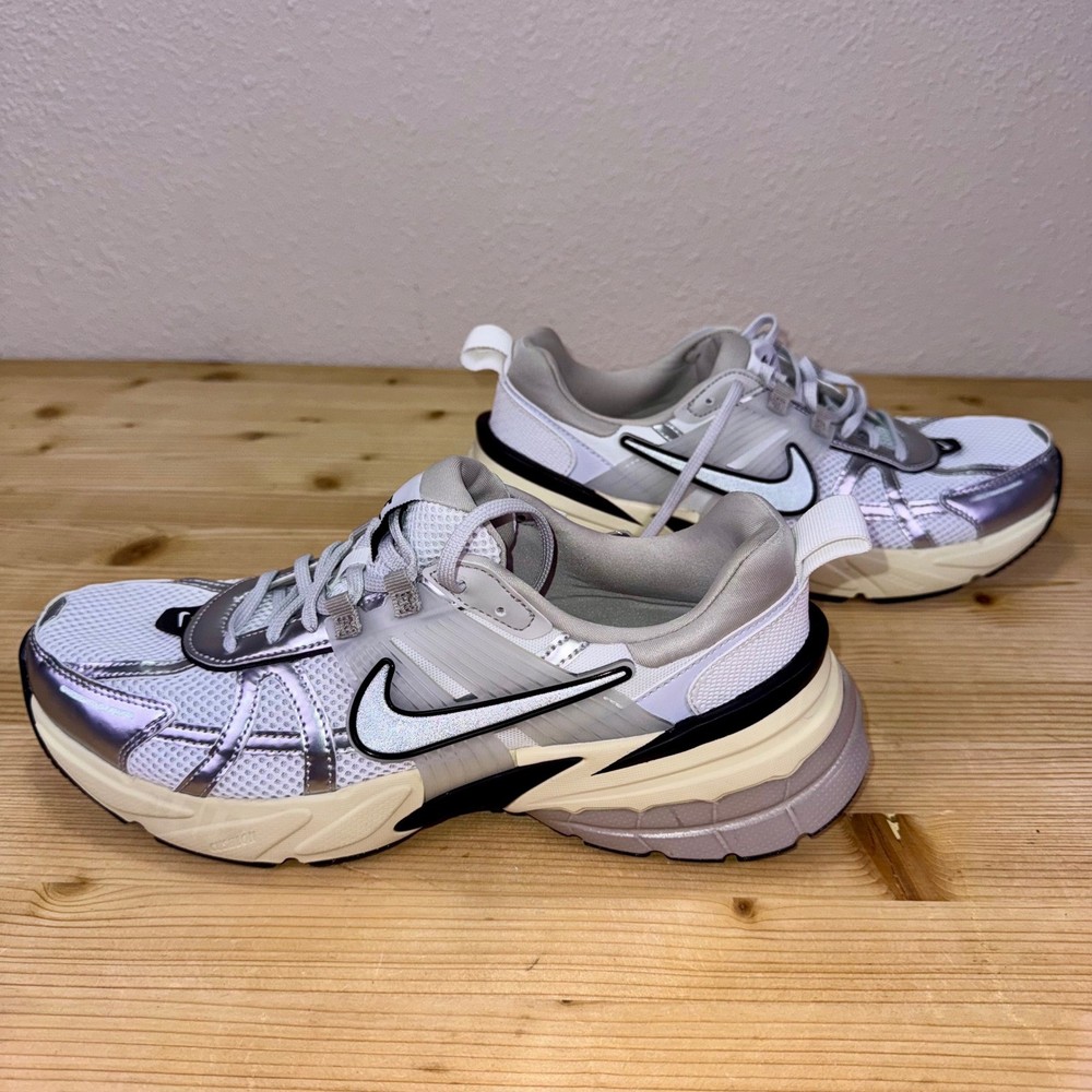 Nike Zoom Vomero 5 Men's Size 10.5 White Silver Running Shoes NWOT HJ4497-100