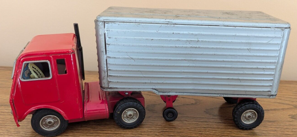 Freightliner White Freightliner Vintage Semi Truck & Trailer Steel Toy P-I-E