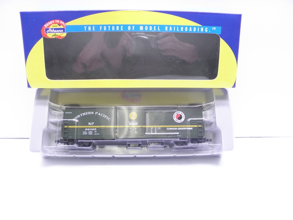 Athearn Ready To Roll  50'Pd Youngston Boxcar Northern Pacific #96095 Ho Scale