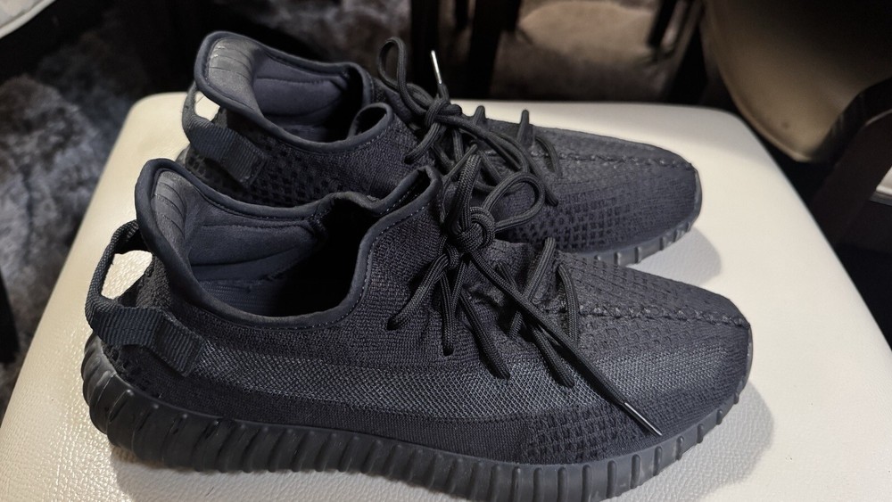 Yeezy 350 V2 Onyx