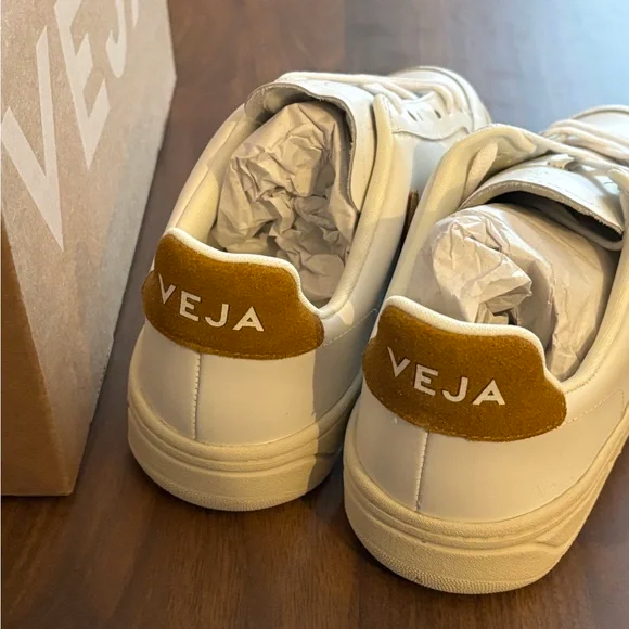 Veja V-12 White Camel Womens Sneakers US 9 New Without Box