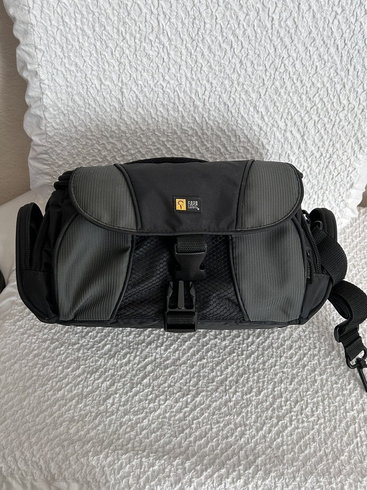 Case Logic TBC6 9.5 in Camera Bag multi compartment w/ shoulder strap, New w/tag