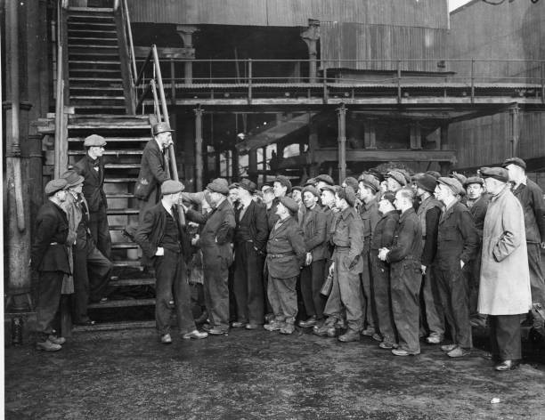 Manager Mr A Field Talks To Workers At Newstead Colliery 1947 Old Photo