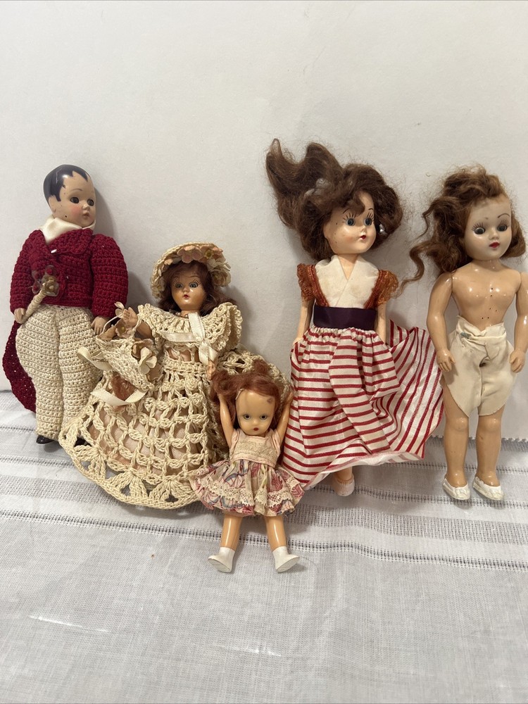 Vintage 1950s  Plastic Sleepy Eyes Original Outfit Set A Five