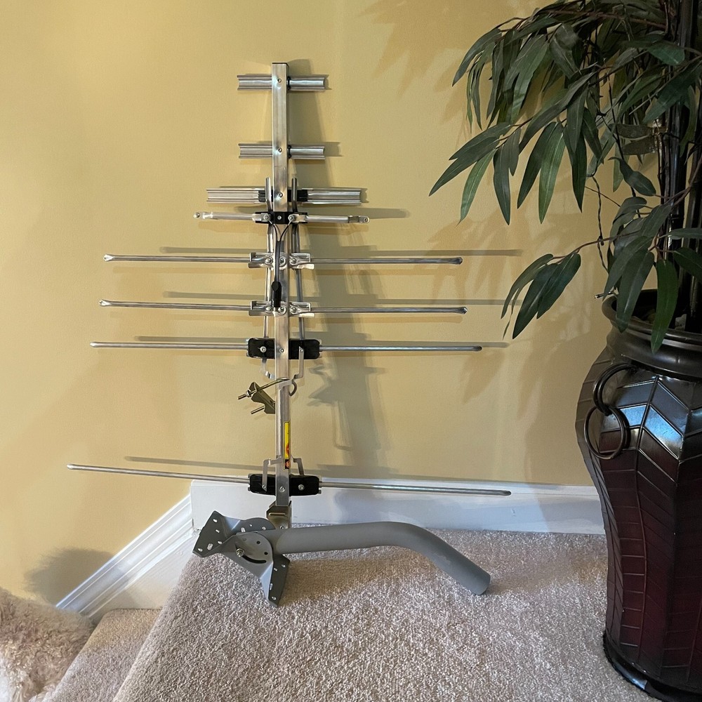 RCA Digital Antenna for Outdoor or Attic Max 70 Mile Range VHF UHF 4K/8K/1080p