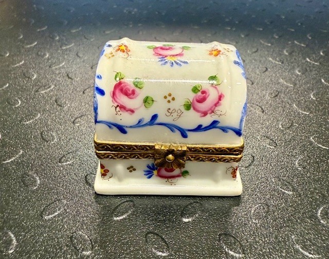 Hand-Painted Limoges Porcelain Floral Hinge Trinket Box