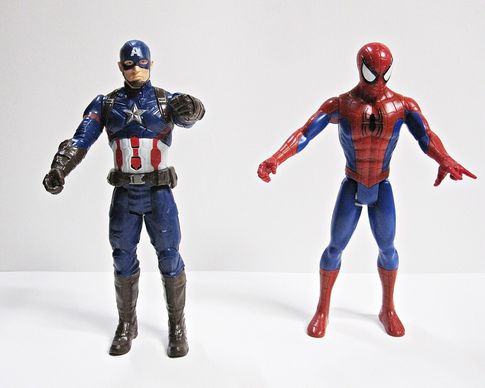 2019 Hasbro Marvel Titan Hero Spider-Man & Captain America 12-inch Action Figures
