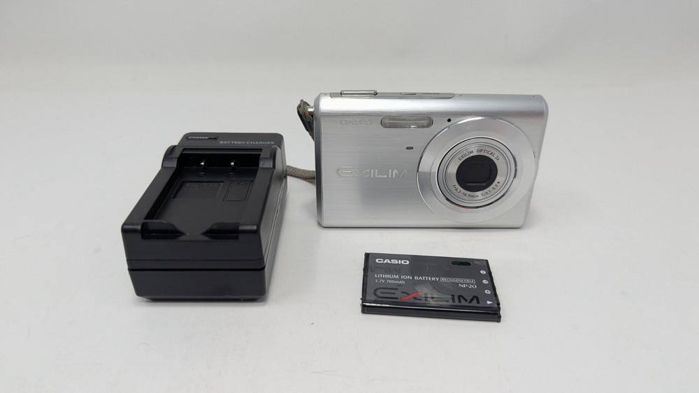 CASIO EXILIM EX-Z60  6.0MP Digital Camera Silver w Battery & Charger, Tested