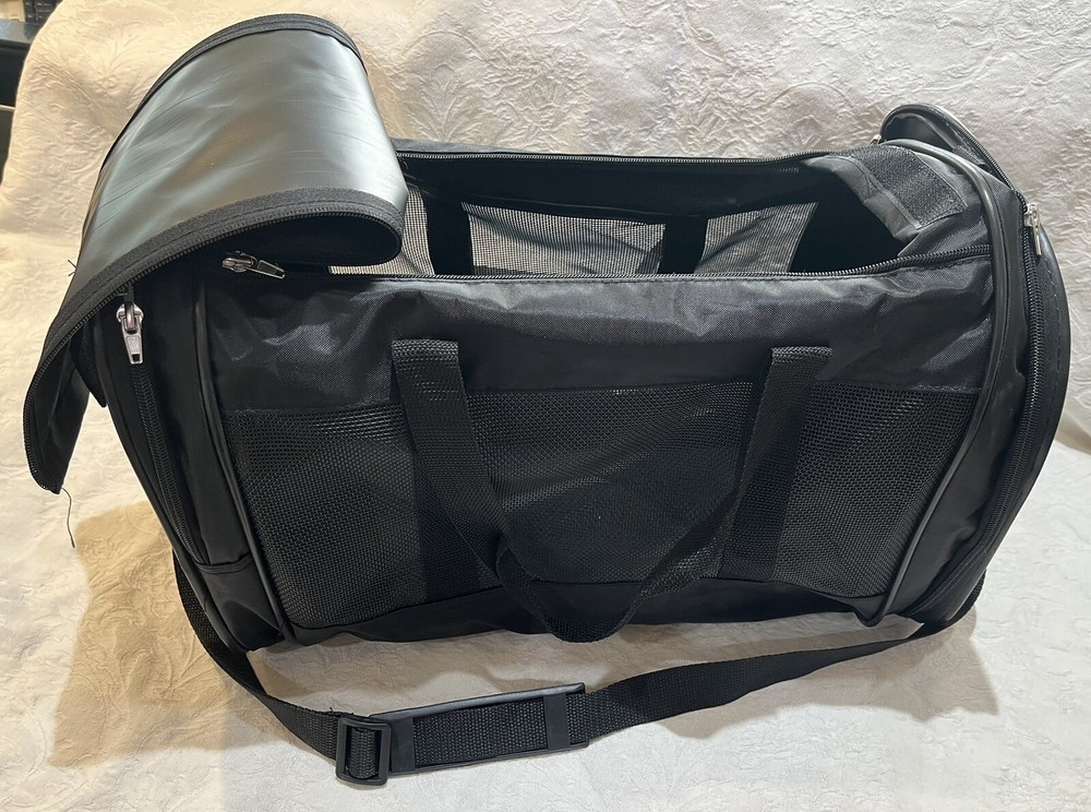 CAT/DOG Travel Carrier 19x11x11 up to 22 Lbs Black Mesh Padded W/Shoulder Strap