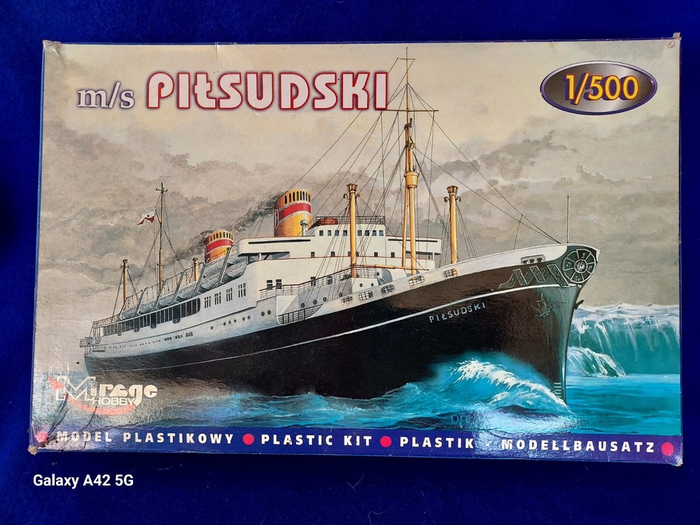 POLISH OCEAN LINER PITSUDSKI/STEFAN BATORY model kit