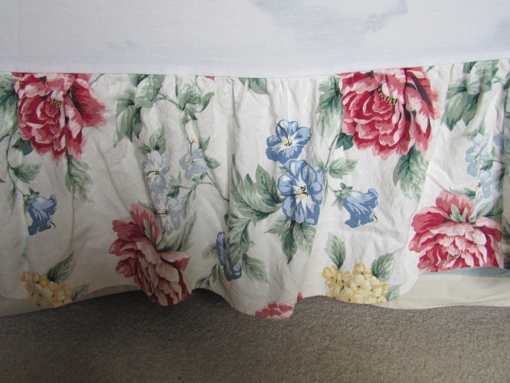 BRIGHT FLOWERS BLUEBERRY LANE BEDSKIRT 59