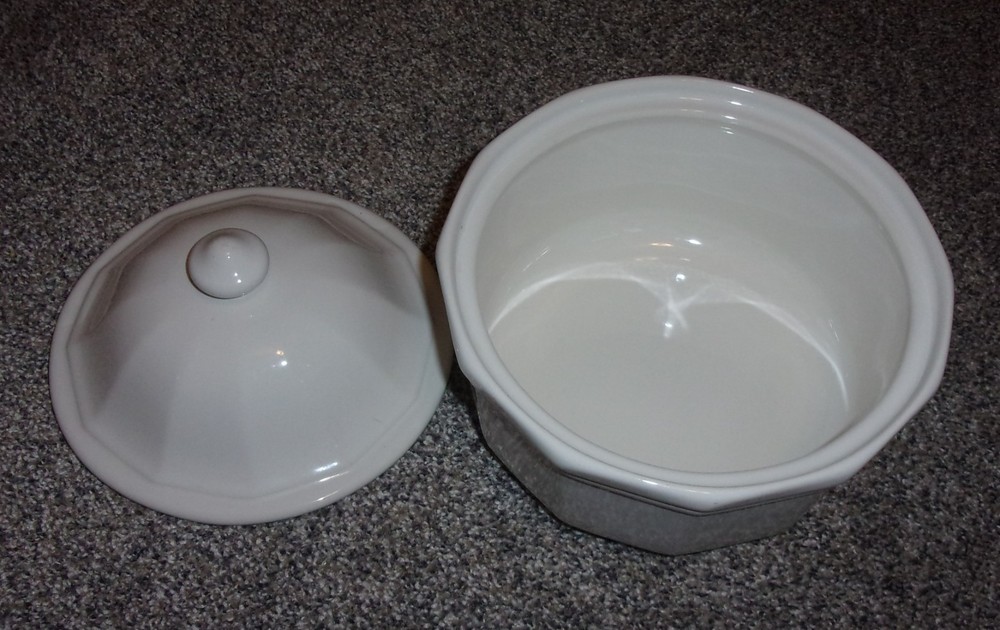 Pfaltzgraff Heritage White Covered Casserole Serving Dish Lid Old Castle Mark