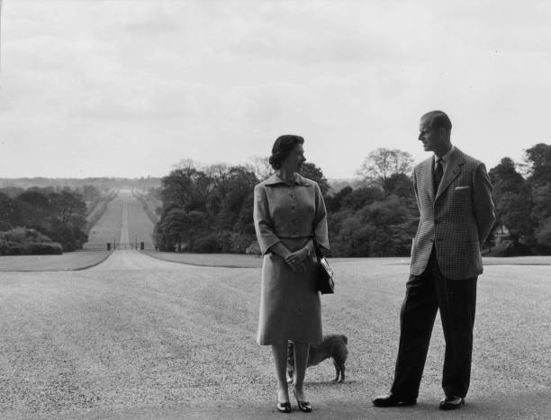 1959 Queen Elizabeth Ii And The Duke Of Edinburgh Windsor Castle Old Photo