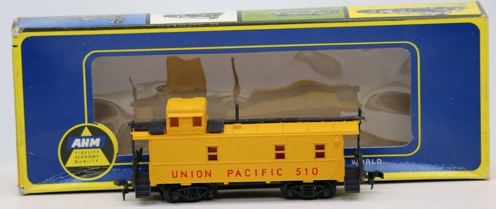 HO Scale AHM 35' Union Pacific Caboose, Yellow # 510 1:87 Gauge