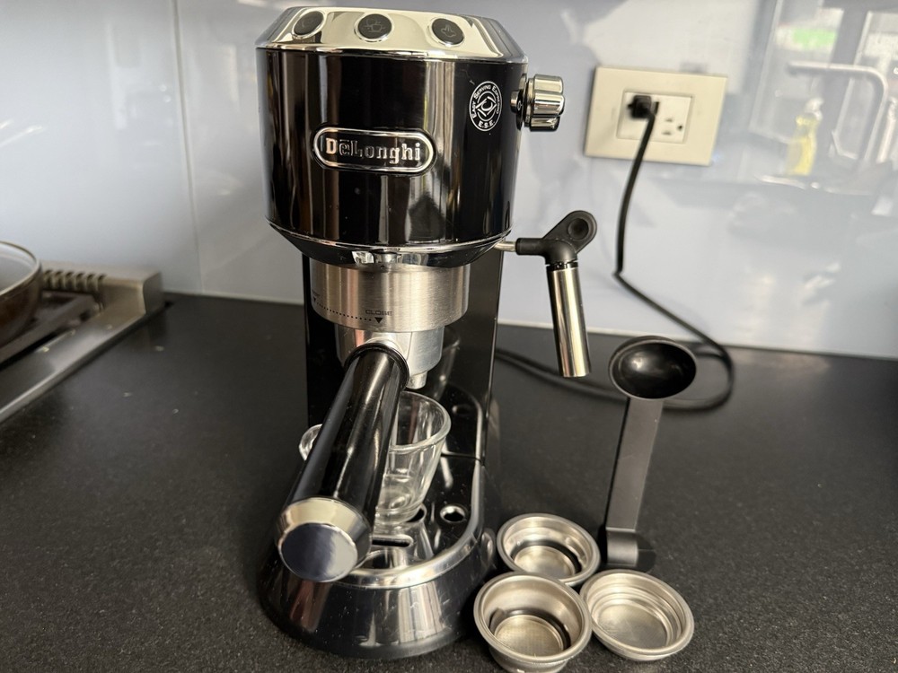 DeLonghi DEDICA EC680 Black Espresso Cappuccino Machine Excellent Condition