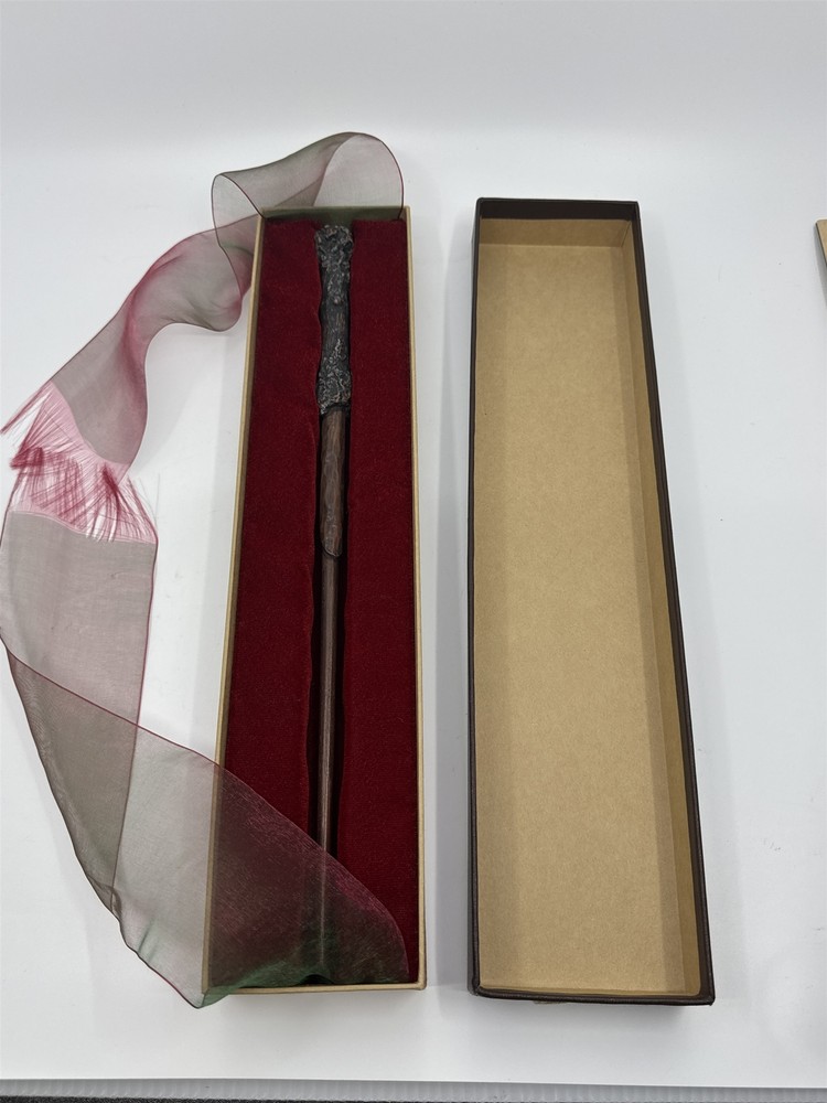Harry Potter Universal Studios Noble Collection Magic Wand Replica  