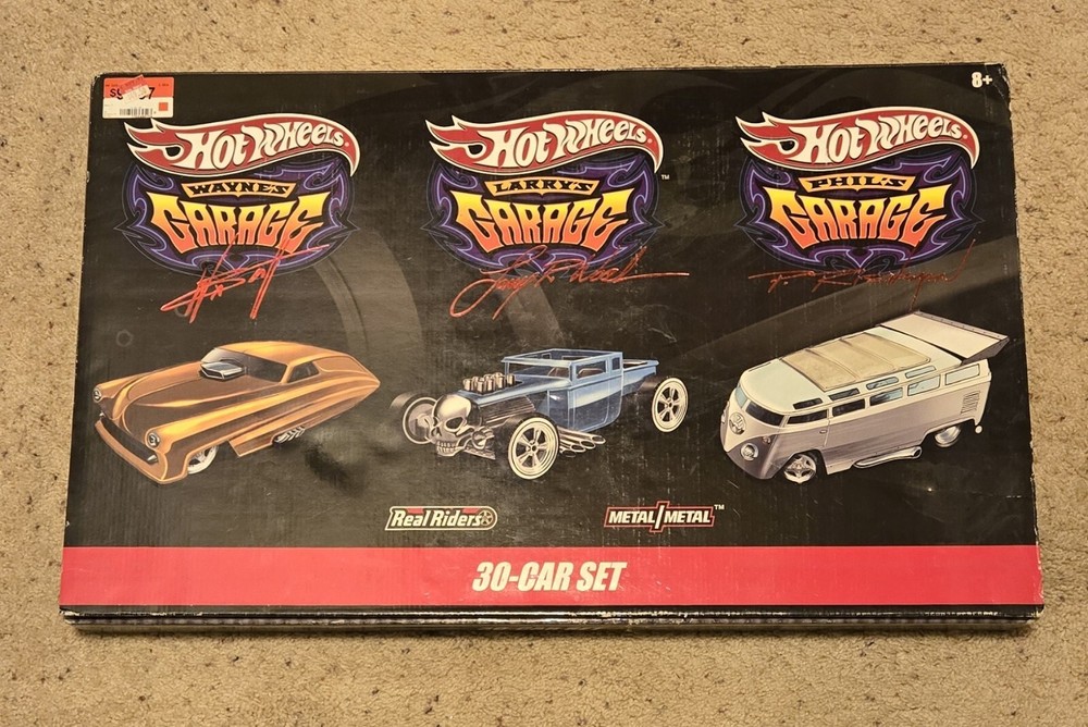 30-Car Hot Wheels Garage Set with Larry, Phils, Waynes, Drag Bus & Bone Shaker 2010 Sealed