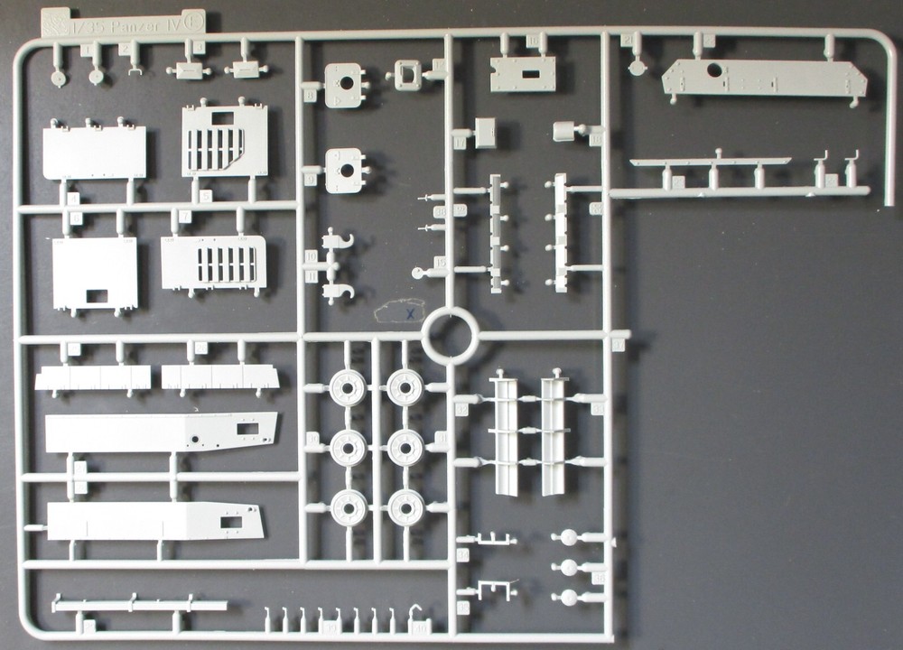 1/35 Cyber Hobby Panzer IV Ausf B Parts Tree E - Kit 6297-image