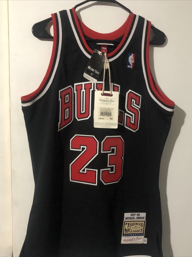 100% Authentic Michael Jordan Mitchell & Ness 97 98 Bulls Jersey Size 40 M Mens