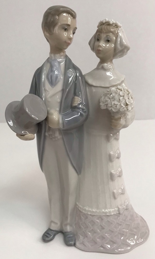 Lladro Vintage Porcelain Bride and Groom Wedding Cake Topper Figure 4808