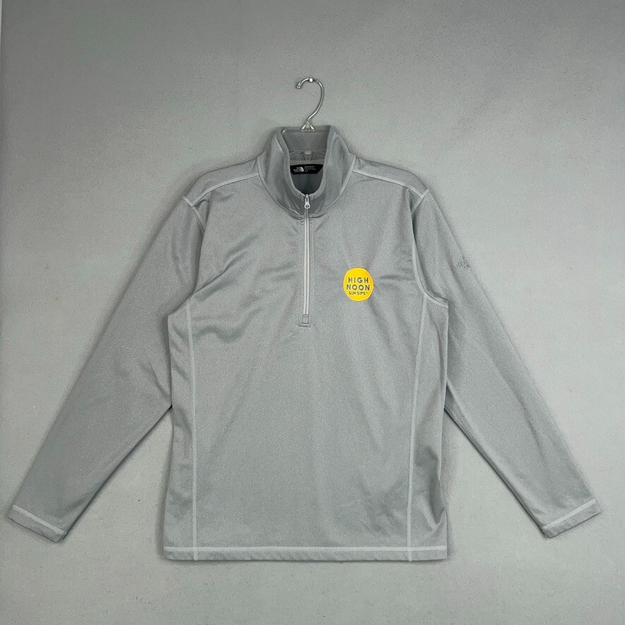 The North Face Mens Medium Gray Tech 1/4 Zip Fleece Pullover for Hiking