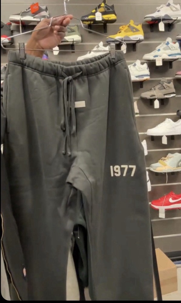 FEAR OF GOD ESSENTIALS SWEATPANTS 1977 IRON BLACK SIZE Small AUTHENTIC