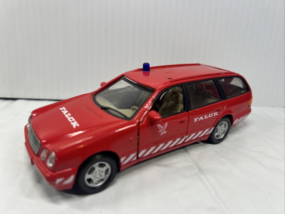 Hongwell Diecast 1:43 Scale Detailed Mercedes Benz 300T Wagon Red Falck Model