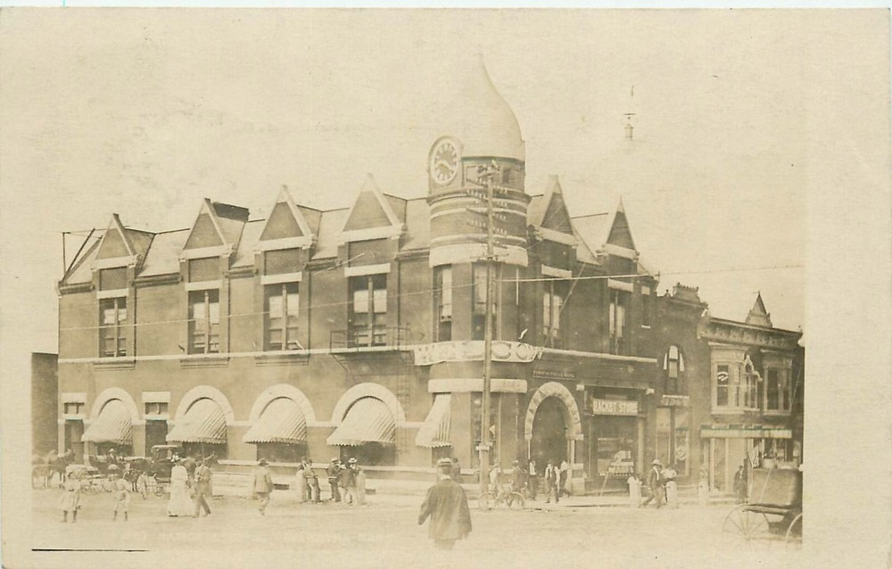 1910 Hiawatha Kansas Street View Zercher Postcard RPPC 25-611