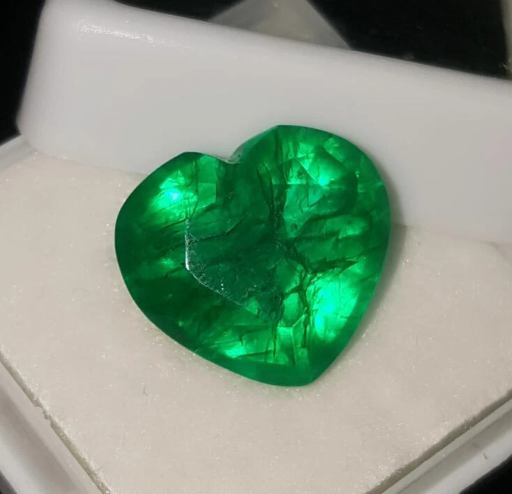 8 CT Colombian Natural Green Emerald Heart Cut Certified Loose Gemstone