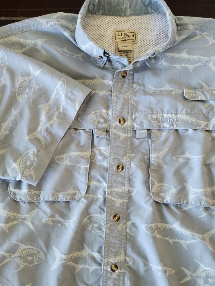 LL Bean Men's Medium Blue Fish Print Short Sleeve Button-Up Camp Shirt in Cotton  