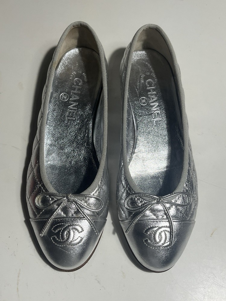 Chanel Silver Cushioned Ballet Flats Size 37.5