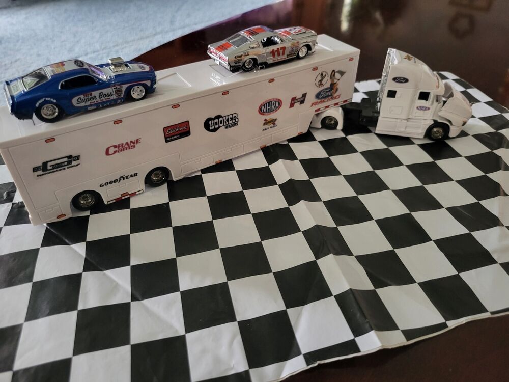 MAISTO DESIGN CUSTOM HAULER WHITE MACK ANTHEM TRANSPORTER 67&70Mustang Dragsters