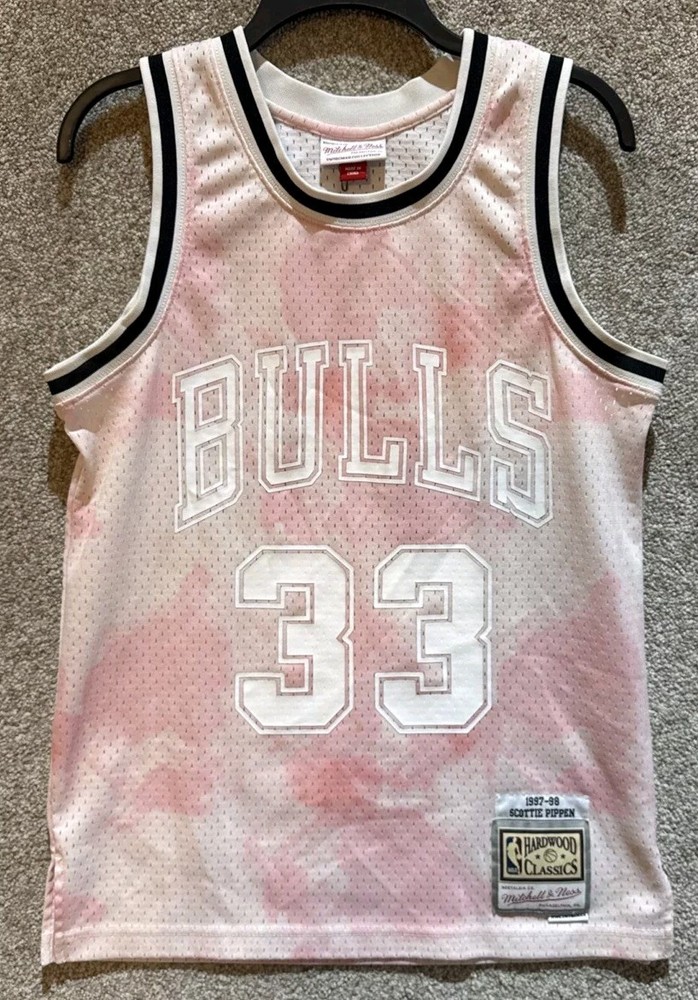 Mitchell & Ness Mens Scottie Pippen Chicago Bulls Tie Dye Swingman Jersey Small