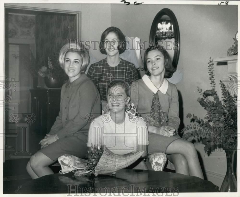 Press Photo Debutante Club members prepare for Charity Ball at downtown hotel