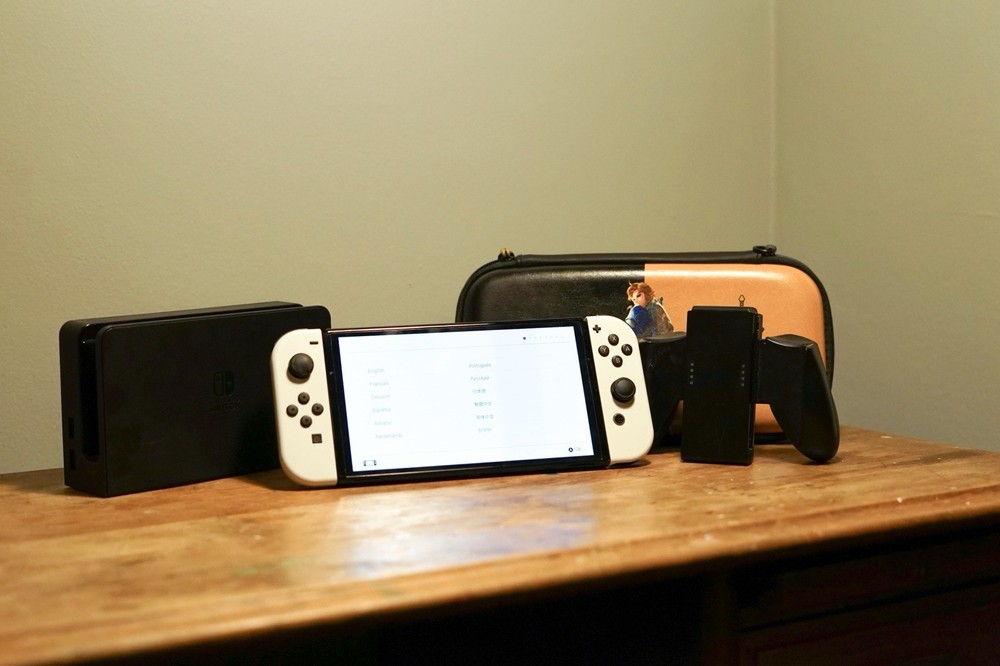 White Nintendo Switch OLED Bundle – Dock, Case, Charger, HDMI – No Drift Joycons