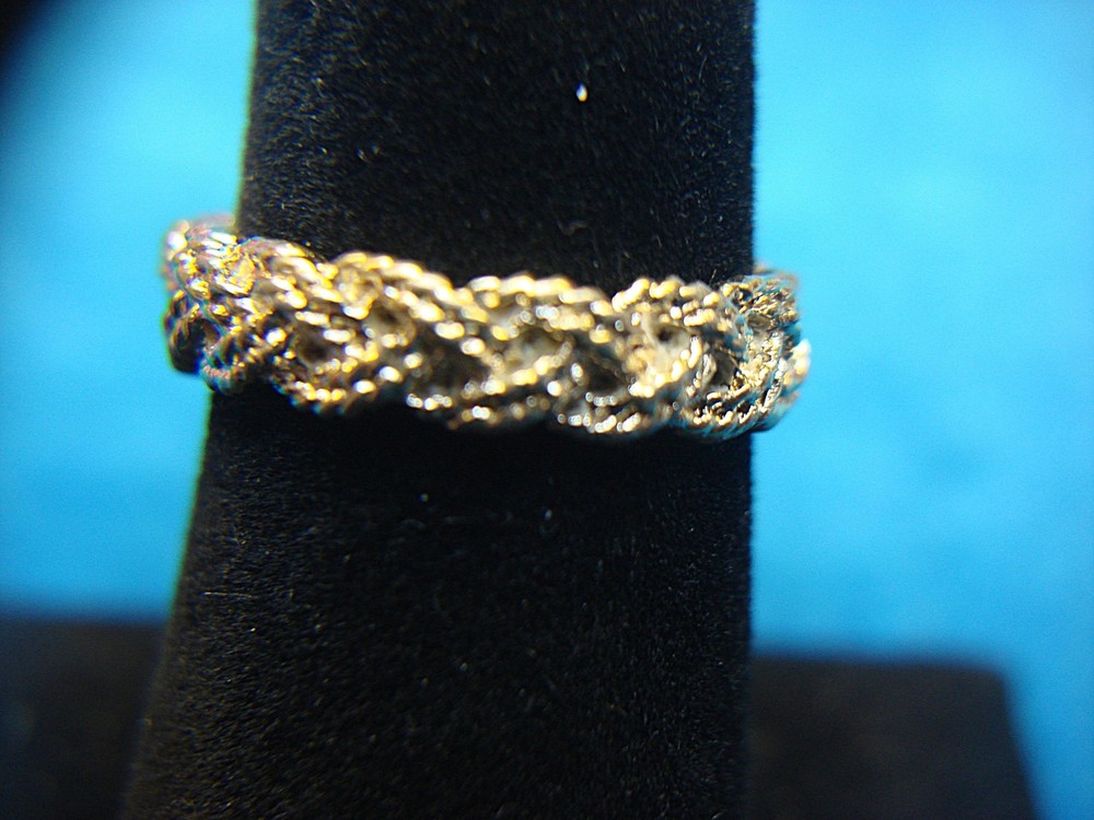 Avon Gold Tone Band Ring With Woven Rope Pattern - Size 6 3/4 - Very Nice