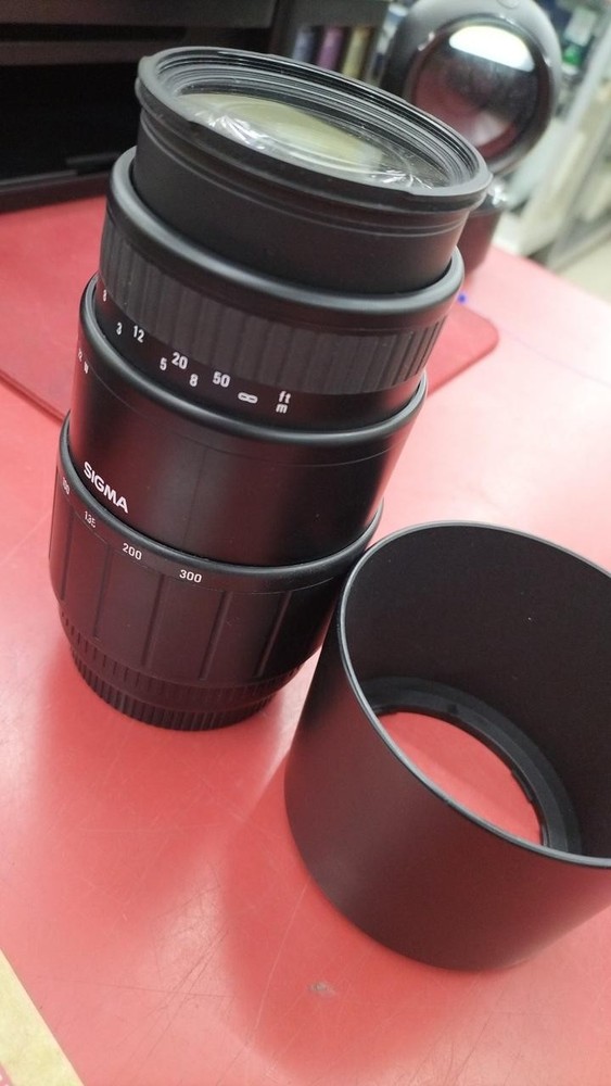 Sigma 70-300mm f/4-5.6 DL Telephoto Zoom Lens for Canon EF DSLR Cameras  