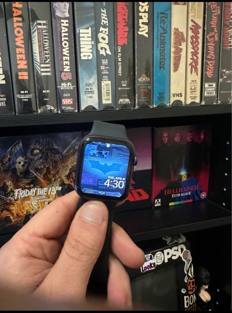 Apple Watch SE 44mm Space Gray Aluminum Case (GPS + Cellular)