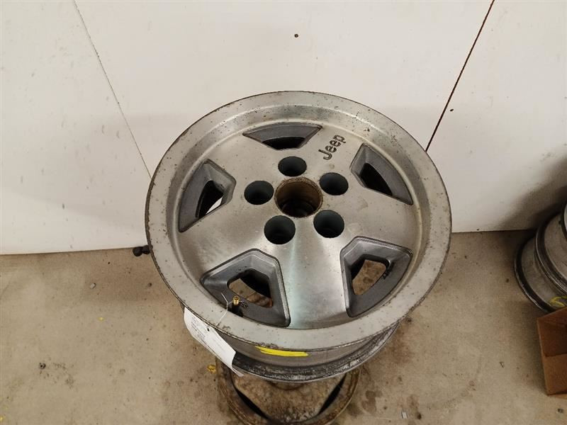 15x7 Wheel from 1990 Jeep Cherokee 9963221