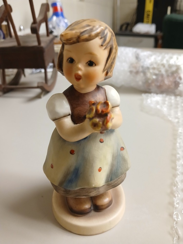 Hummel Goebel 1963 Germany Figurine #257 Girl Holding Flowers VTG HTF Mother