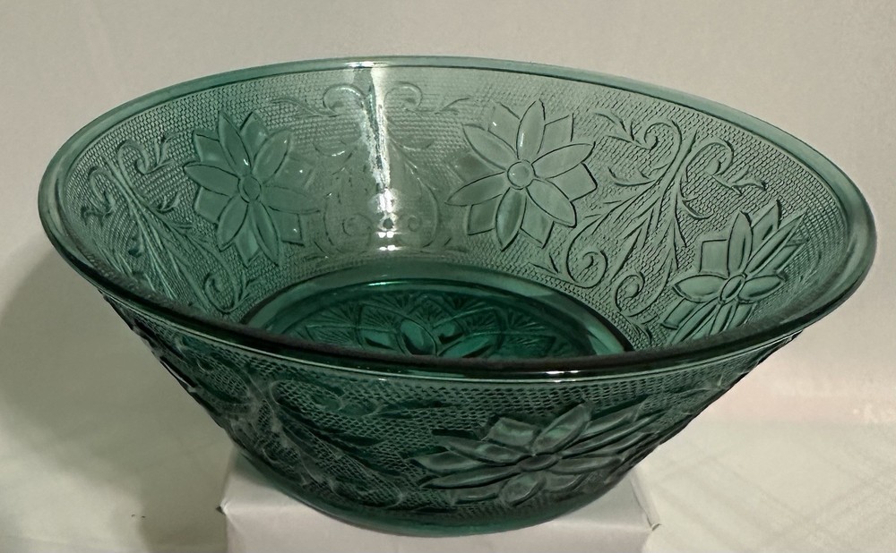 Vintage Indiana Glass Spruce Green 8.25 Inch Tiara Serving Bowl