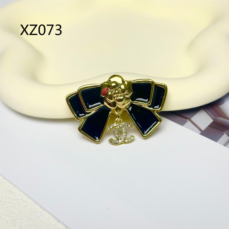 Ladies' enamel jewelry crystal brooch, rhinestone pearl brooch