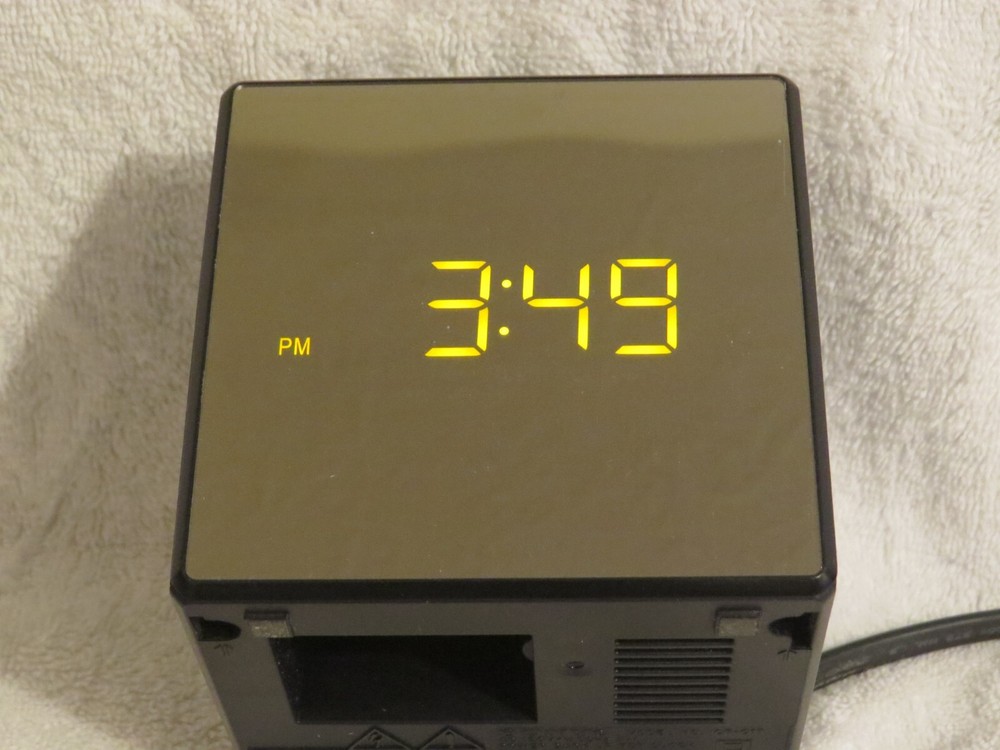 Sony ICF-C1 Black AM FM Cube Alarm Clock with Dimmable Display and Instructions